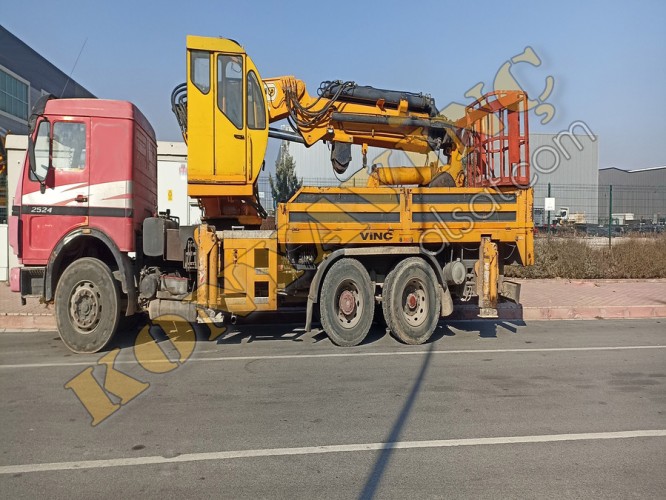 30 TON HİDROKON ÇİFT KIRMA MERCEDES ÜZERİNDE